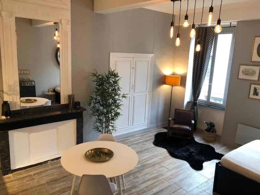Studio Au Pied De La Cite Carcassonne Bagian luar foto